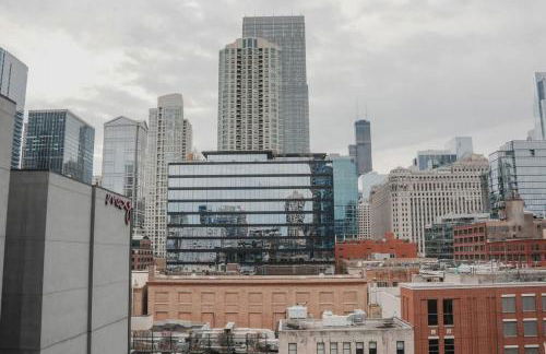 River North Private Balcony With In and Out Parking - Foto 9