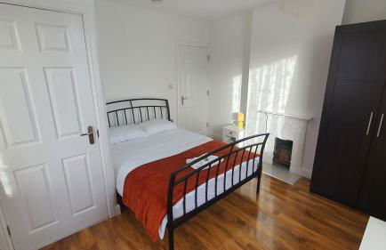 Harbour House - Entire Detached 4-BDR, Ensuite & Bath, Fast Speed Wi-Fi, Smart TV, Self Catering - Serving Contractors, Tourists, Santa Pod & Silverstone! - Foto 6