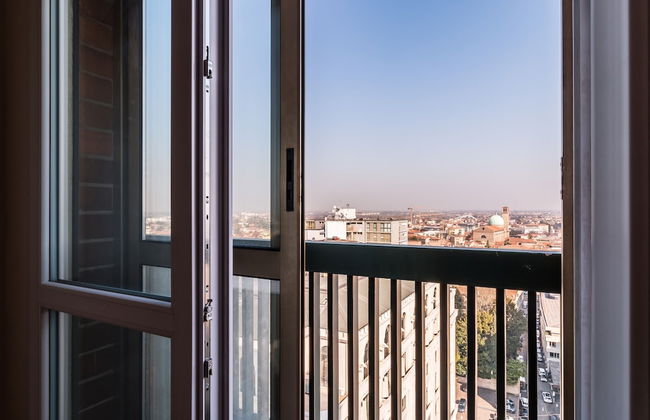 Padova Tower City View Maestrale - Photo 9