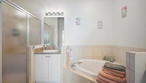 Lovely 2-Bedroom plus Den Condo in Greenlinks Resort - Foto 3