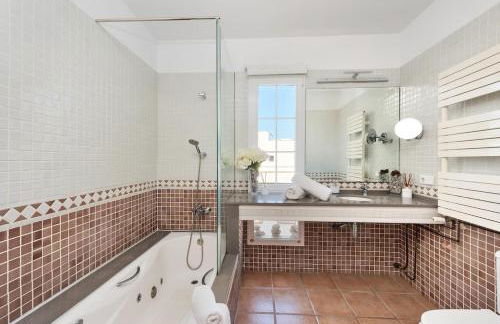 Casa con piscina y gran jardín - Foto 12