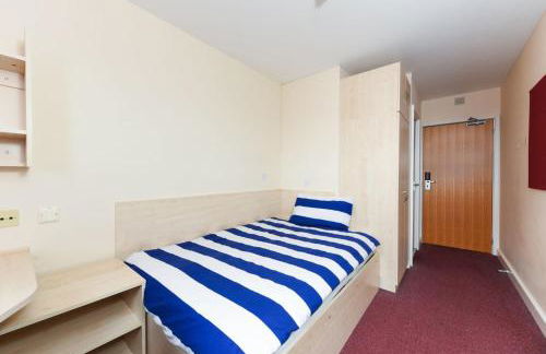 For Students Only Corfe House in Poole - Photo 22