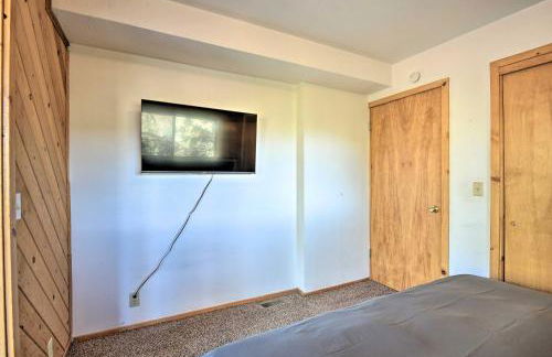 Luxe Escape with Decks, Mtn Views, Game Room! - Foto 18