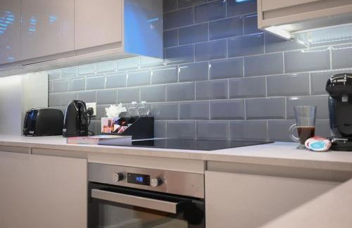 Luxury 2 Bed Maisonette with Parking Near Tube - Foto 9