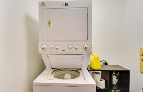 Lakefront Westminster Retreat with Boat Dock! - Foto 24