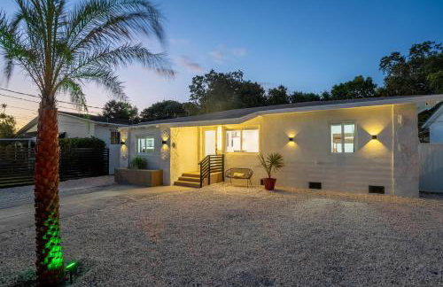 5BR HotTubPoolTableMiniGolf 7 min to Wynwood - Foto 64