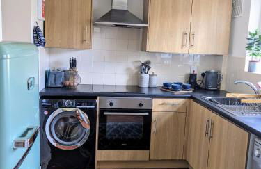 Charming coastal cottage - pet friendly! - Photo 7