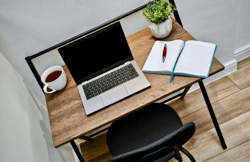 2-Bed Apartment - For Contractors & Business Travellers - Long Stays Welcome - Photo 49