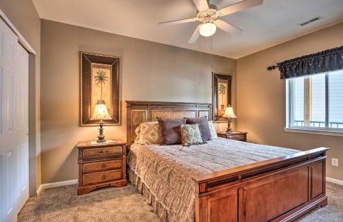 Lakefront Balcony and Pool Access Camdenton Condo - Foto 14