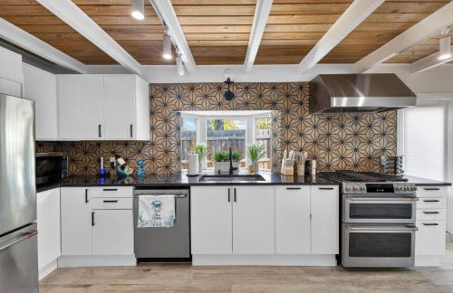 Blue Lagoon Hideaway 3BR Coastal Chic Retreat - Foto 14