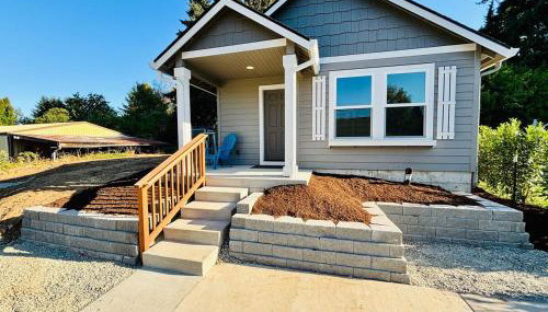 Colorful Comfort 3 Bedroom Home with Fenced yard - Foto 2