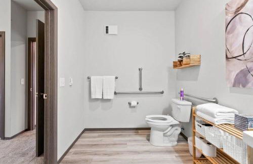 Full ADA Unit - 2 Bed 2 Bath Unit Near Downtown - Foto 10