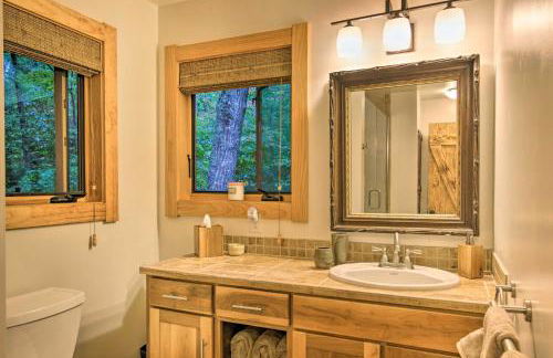 Couples Treehouse Retreat with Hot Tub and Views - Foto 20