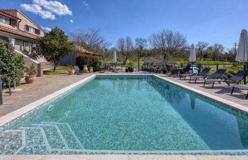 Cozy Apartment In Pilkovici With Wifi - Photo 17