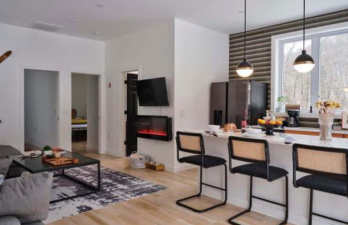 Chic Renovated Chalet with Private Pond - Foto 4