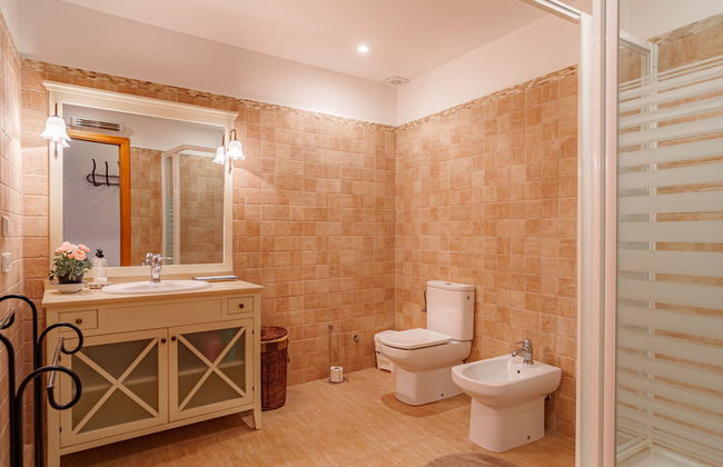 3 bedroom House in Petra with garden - Photo 9