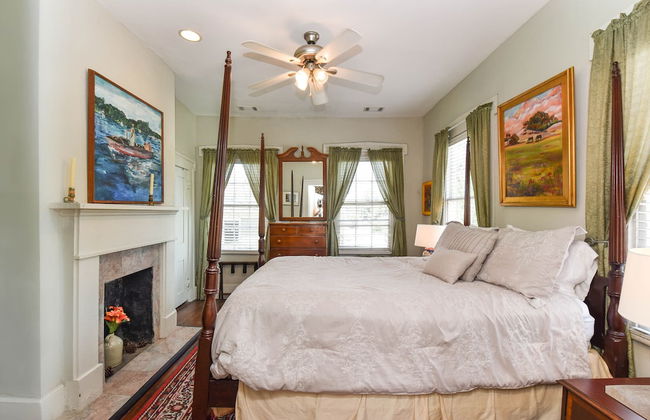 Artist's House Upper Apt Walk to Forsyth - Photo 14