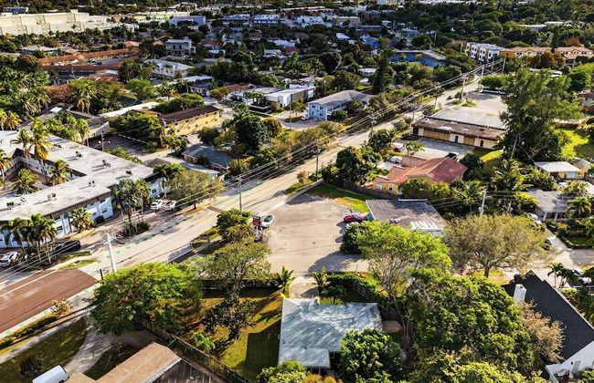 Hot Tub, Firepit, Deck | 10mins to Beach | Middle Terrace Cottage by AvantStay - Foto 49
