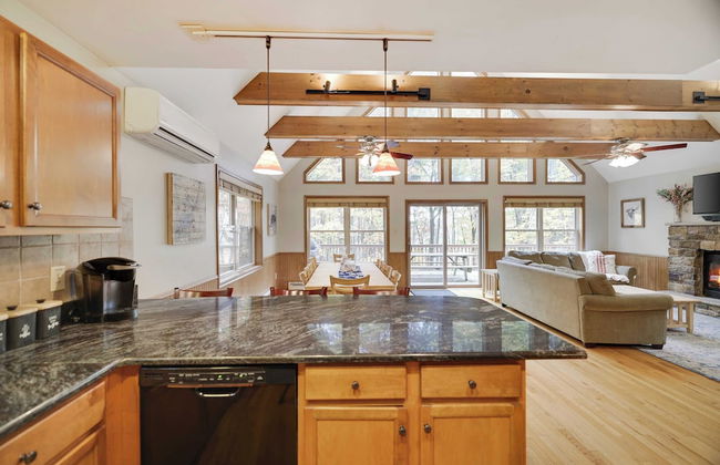 Woodland Oasis by Avantstay Hot Tub, Firepit, Walk to Lake - Photo 17