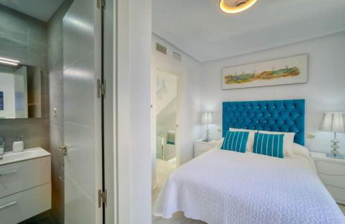 Marbella Luxury Home with Games Room & Sea Views - Photo 24