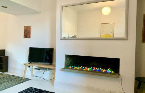 Stylish comfortable home with free parking - Foto 10