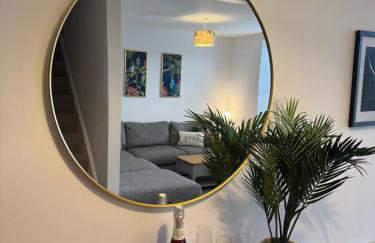 Lake View Family & Pet Friendly Home - Central Bowness - Photo 11