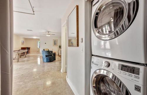 Stylish 2br 3ba with Heated Pool plus Beach Walkable - Foto 13