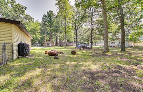 Prudenville Family Home with Game Room and Fire Pit! - Foto 21