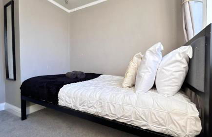 Fully Furnished New Malden 3BDR Home with Parking Washer Dryer and Garden near Kingston - Foto 10