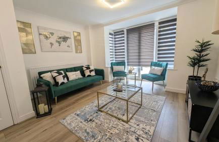 Elegant & Serene 3-BR Retreat Minutes from Heathrow Airport-London- Slough central-Legoland-Ascot-Windsor for Contractors-Families-Relocators-Businesses - Foto 1