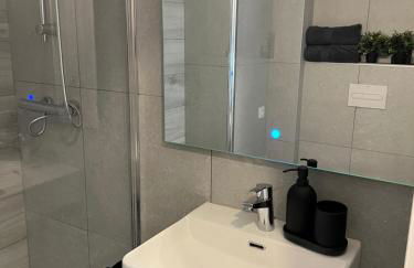 Topdown Apartments - Photo 12