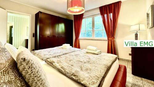 Ferienhaus Villa EMG Gelsenkirchen nah Essen Dortmund mit Pool und Garten für Familien Gruppen bis 21 Personen - Foto 4, towels, wardrobe