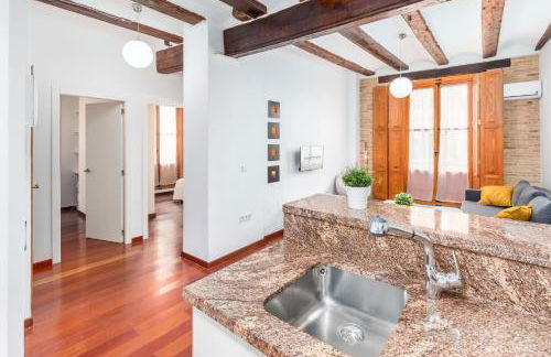 Travel Habitat Plaza de la Virgen - Photo 12