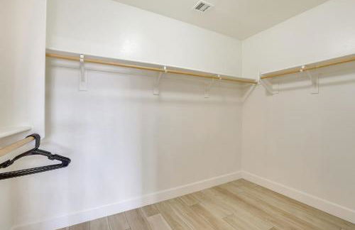 Spacious and Fenced Yard Pet-Friendly Surprise Home - Foto 14