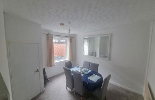 3 Bedroom House Ideal for Work Family Short or Long Term Stays Easy Access to Manchester Oldham Halifax Bury - Foto 39