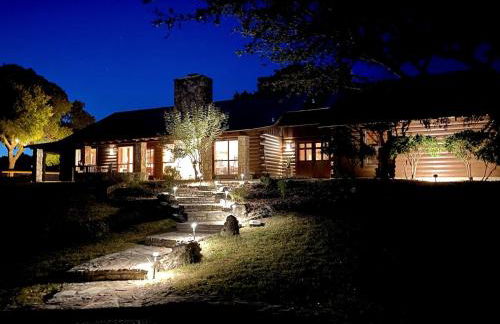 Impressive Modern Cabin with Beautiful Interior and Exterior in Ingram, Texas - Foto 1