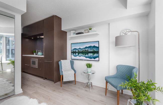 QuickStay Yorkville Condo - Yonge & Bloor - Photo 25