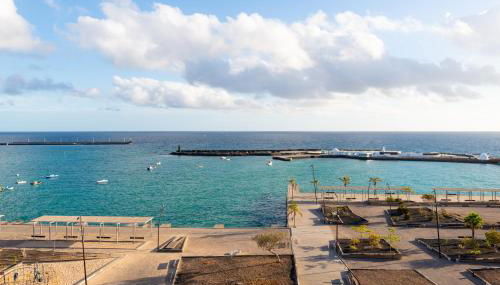 Fee4Me: First Line Luxury Apartment - Photo 3