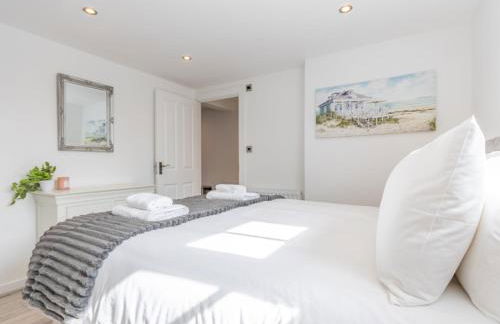 4-Bedroom Seafront House in Southend Sea Views - Pass the Keys - Foto 33