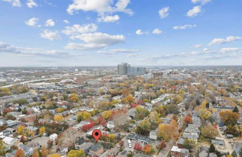 Housepitality - Harrison Mansion - Great Location - Photo 3