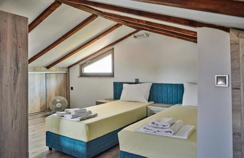 Atel Rent House - Photo 8