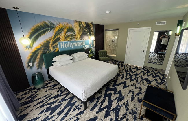 Lighthouse Inn & Suites - Photo 7