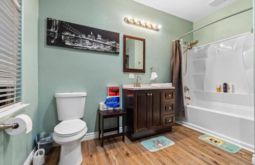 Entire Private Home with 5 Bedrooms 4 Bathrooms 3000 Sq ft Villa, Pool, Hot Tub, Nature, Garage, Winery, Available Now - Foto 70