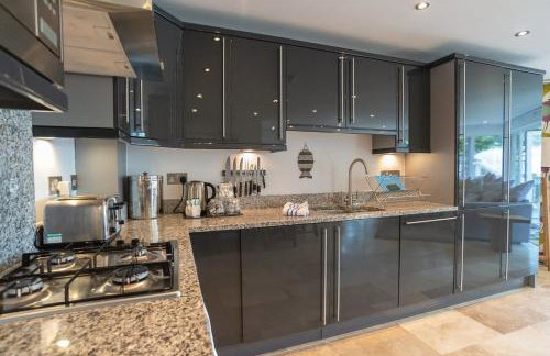 Trewhiddle Retreat V25 by Together Travel - Luxury 4-Bedroom Villa - Foto 12