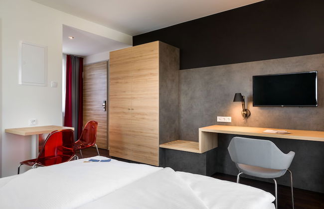 Signature East Hotel Apartment - Photo 12