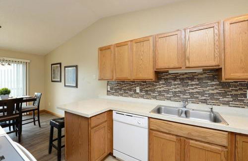 Updated Twin Home near Sanford Medical Center - Foto 10