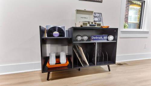 Spacious 4BR House Near Downtown, Perfect for Groups & Pets - Foto 3, Other