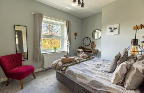 LITTLE RED HOLIDAY HOME - 2 Bed House with Free Parking within West Yorkshire, local access to the Peak District - Foto 25