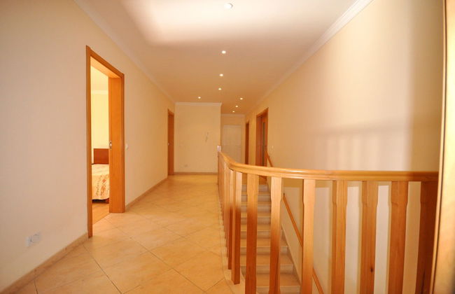 6 Bedrooms, Walking Distance to Amenities, Private Pool, Free AC and Wifi - Foto 24