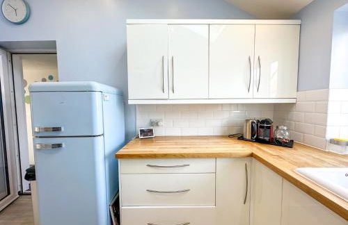 Modern Family Home near Reculver - Sleeps 8 - Pets Friendly! - Photo 6